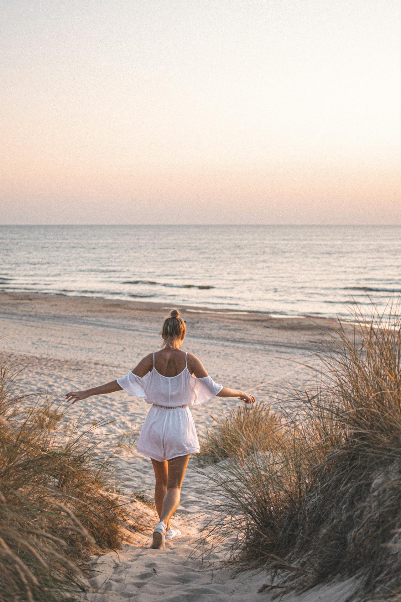 Easy Cute Summer Outfit looks to wear to the beach